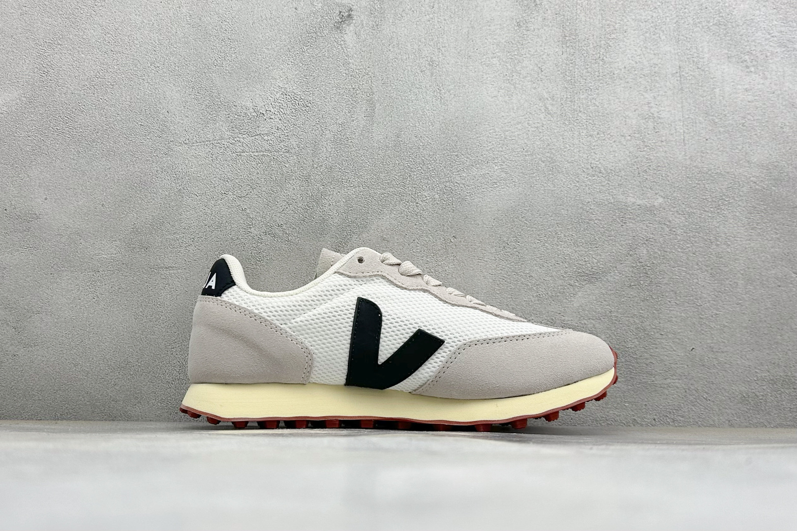 VEJA ESPLAR 休闲轻便耐磨经典跑步鞋 不撞款的运动鞋👟|法国小众品牌Veja,增高于有形,Veja小白鞋妥妥的 VEJA ESPLAR 休闲轻便耐磨经典跑步鞋 不撞款的运动鞋👟|法国小众品牌Veja,增高于有形,Veja小白鞋妥妥的