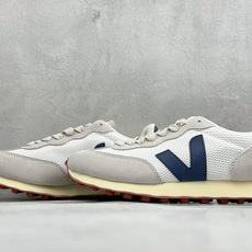 VEJA ESPLAR 休闲轻便耐磨经典跑步鞋 不撞款的运动鞋👟|法国小众品牌Veja,增高于有形,Veja小白鞋妥妥的 VEJA ESPLAR 休闲轻便耐磨经典跑步鞋 不撞款的运动鞋👟|法国小众品牌Veja,增高于有形,Veja小白鞋妥妥的