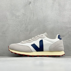 VEJA ESPLAR 休闲轻便耐磨经典跑步鞋 不撞款的运动鞋👟|法国小众品牌Veja,增高于有形,Veja小白鞋妥妥的 VEJA ESPLAR 休闲轻便耐磨经典跑步鞋 不撞款的运动鞋👟|法国小众品牌Veja,增高于有形,Veja小白鞋妥妥的
