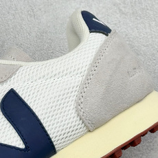 VEJA ESPLAR 休闲轻便耐磨经典跑步鞋 不撞款的运动鞋👟|法国小众品牌Veja,增高于有形,Veja小白鞋妥妥的 VEJA ESPLAR 休闲轻便耐磨经典跑步鞋 不撞款的运动鞋👟|法国小众品牌Veja,增高于有形,Veja小白鞋妥妥的