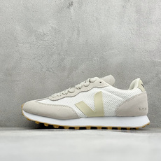VEJA ESPLAR 休闲轻便耐磨经典跑步鞋 不撞款的运动鞋👟|法国小众品牌Veja,增高于有形,Veja小白鞋妥妥的 VEJA ESPLAR 休闲轻便耐磨经典跑步鞋 不撞款的运动鞋👟|法国小众品牌Veja,增高于有形,Veja小白鞋妥妥的