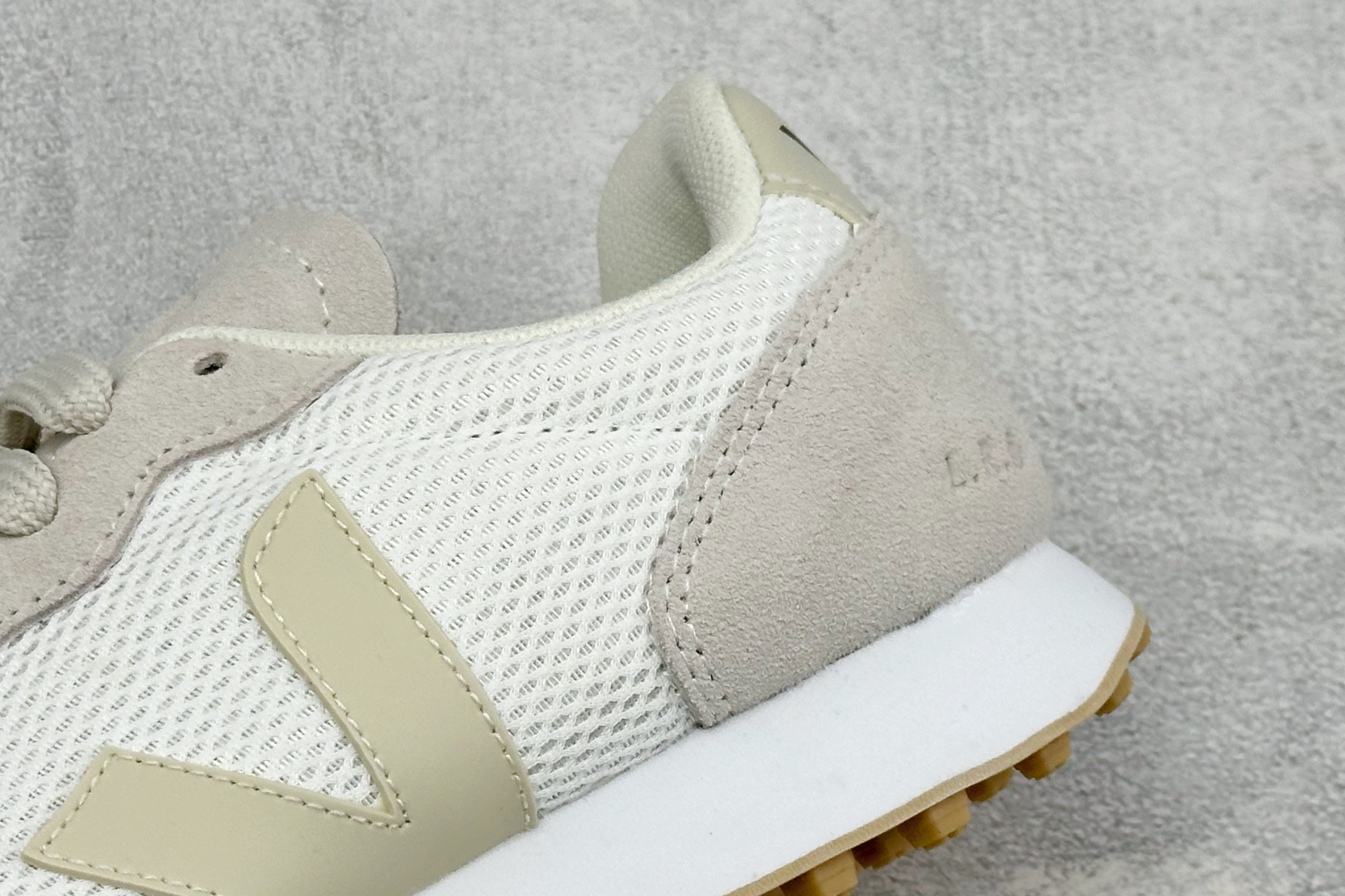 VEJA ESPLAR 休闲轻便耐磨经典跑步鞋 不撞款的运动鞋👟｜法国小众品牌Veja，增高于有形，Veja小白鞋妥妥的