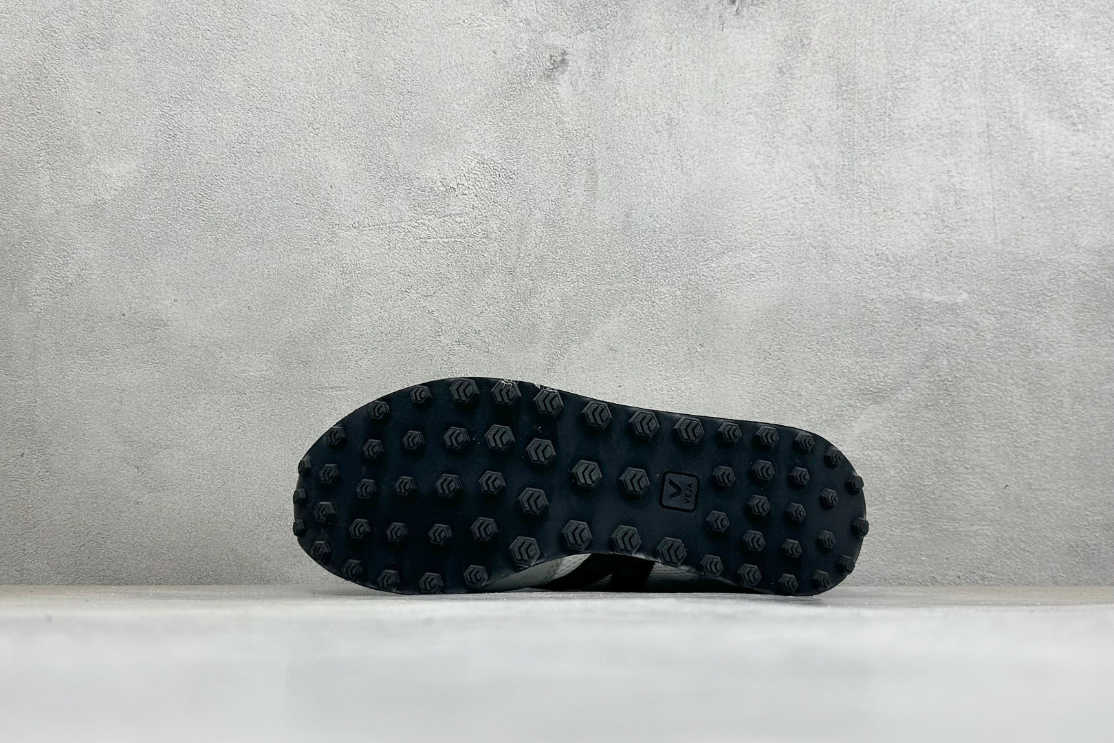 VEJA ESPLAR 休闲轻便耐磨经典跑步鞋 不撞款的运动鞋👟|法国小众品牌Veja,增高于有形,Veja小白鞋妥妥的 VEJA ESPLAR 休闲轻便耐磨经典跑步鞋 不撞款的运动鞋👟|法国小众品牌Veja,增高于有形,Veja小白鞋妥妥的