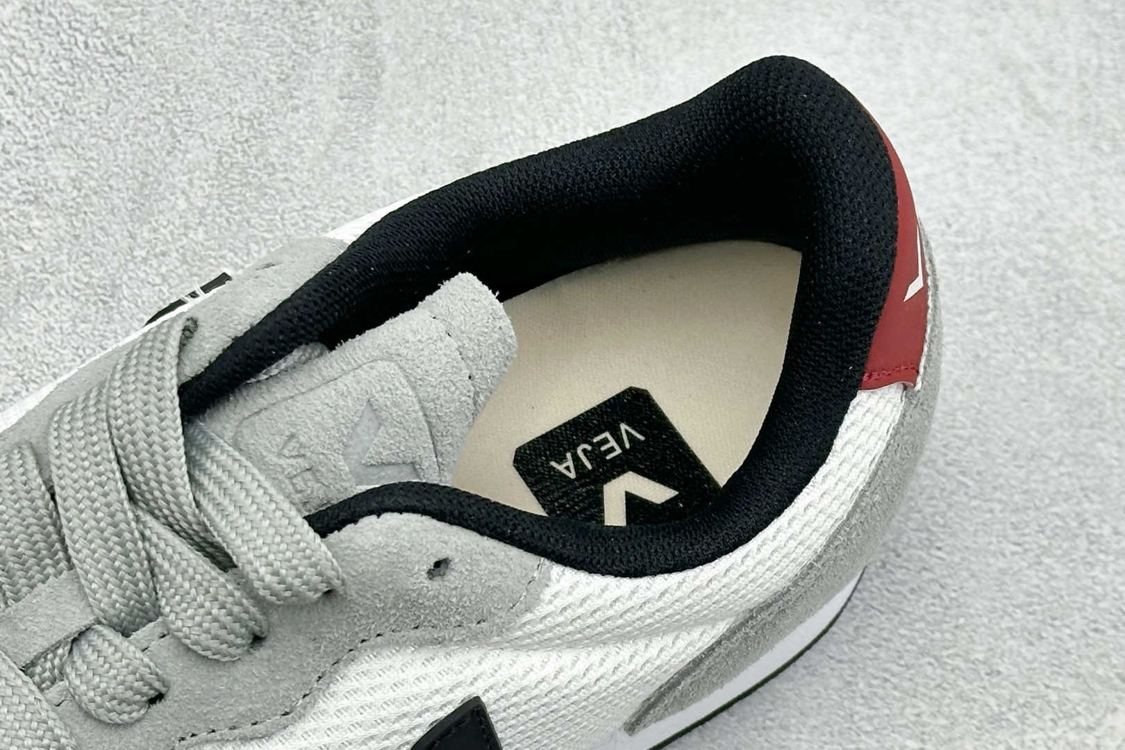 VEJA ESPLAR 休闲轻便耐磨经典跑步鞋 不撞款的运动鞋👟|法国小众品牌Veja,增高于有形,Veja小白鞋妥妥的 VEJA ESPLAR 休闲轻便耐磨经典跑步鞋 不撞款的运动鞋👟|法国小众品牌Veja,增高于有形,Veja小白鞋妥妥的