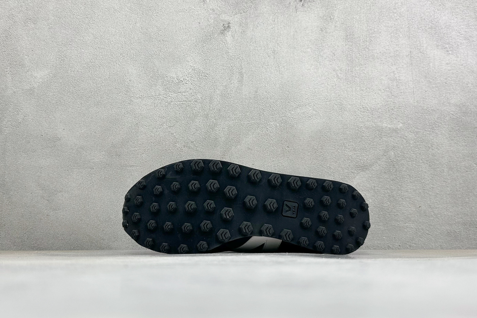 VEJA ESPLAR 休闲轻便耐磨经典跑步鞋 不撞款的运动鞋👟|法国小众品牌Veja,增高于有形,Veja小白鞋妥妥的 VEJA ESPLAR 休闲轻便耐磨经典跑步鞋 不撞款的运动鞋👟|法国小众品牌Veja,增高于有形,Veja小白鞋妥妥的