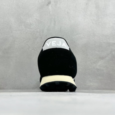 VEJA ESPLAR 休闲轻便耐磨经典跑步鞋 不撞款的运动鞋👟|法国小众品牌Veja,增高于有形,Veja小白鞋妥妥的 VEJA ESPLAR 休闲轻便耐磨经典跑步鞋 不撞款的运动鞋👟|法国小众品牌Veja,增高于有形,Veja小白鞋妥妥的