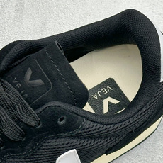 VEJA ESPLAR 休闲轻便耐磨经典跑步鞋 不撞款的运动鞋👟|法国小众品牌Veja,增高于有形,Veja小白鞋妥妥的 VEJA ESPLAR 休闲轻便耐磨经典跑步鞋 不撞款的运动鞋👟|法国小众品牌Veja,增高于有形,Veja小白鞋妥妥的