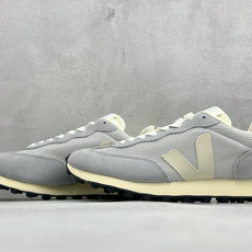 VEJA ESPLAR 休闲轻便耐磨经典跑步鞋 不撞款的运动鞋👟|法国小众品牌Veja,增高于有形,Veja小白鞋妥妥的 VEJA ESPLAR 休闲轻便耐磨经典跑步鞋 不撞款的运动鞋👟|法国小众品牌Veja,增高于有形,Veja小白鞋妥妥的