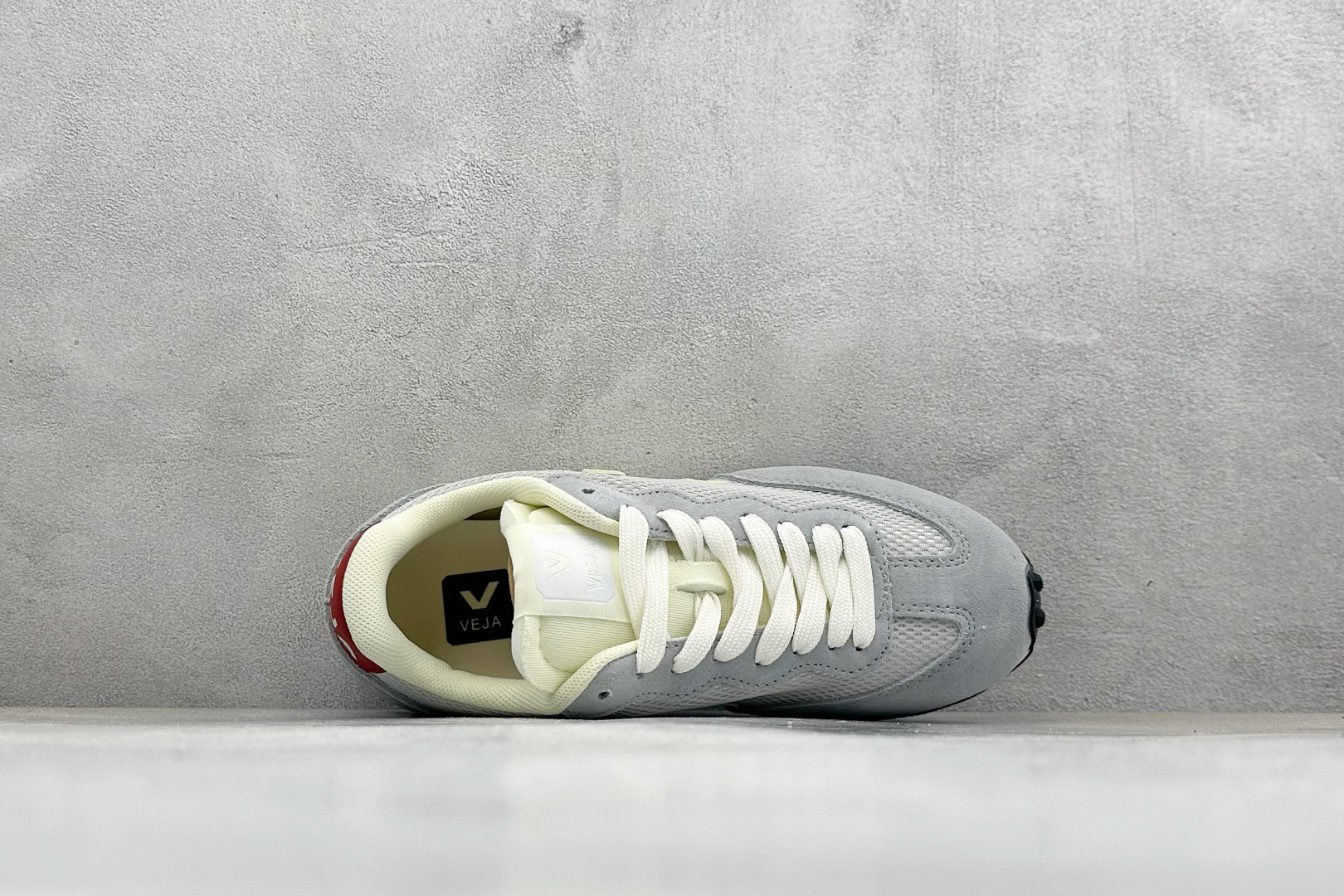 VEJA ESPLAR 休闲轻便耐磨经典跑步鞋 不撞款的运动鞋👟|法国小众品牌Veja,增高于有形,Veja小白鞋妥妥的 VEJA ESPLAR 休闲轻便耐磨经典跑步鞋 不撞款的运动鞋👟|法国小众品牌Veja,增高于有形,Veja小白鞋妥妥的