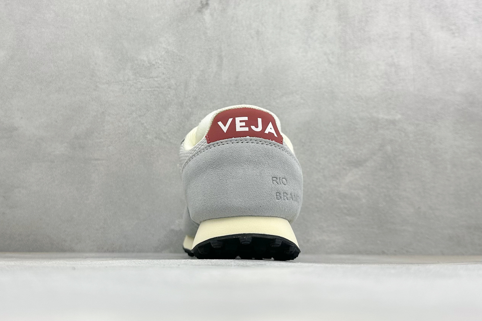 VEJA ESPLAR 休闲轻便耐磨经典跑步鞋 不撞款的运动鞋👟|法国小众品牌Veja,增高于有形,Veja小白鞋妥妥的 VEJA ESPLAR 休闲轻便耐磨经典跑步鞋 不撞款的运动鞋👟|法国小众品牌Veja,增高于有形,Veja小白鞋妥妥的