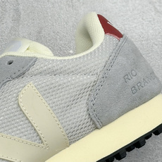VEJA ESPLAR 休闲轻便耐磨经典跑步鞋 不撞款的运动鞋👟|法国小众品牌Veja,增高于有形,Veja小白鞋妥妥的 VEJA ESPLAR 休闲轻便耐磨经典跑步鞋 不撞款的运动鞋👟|法国小众品牌Veja,增高于有形,Veja小白鞋妥妥的
