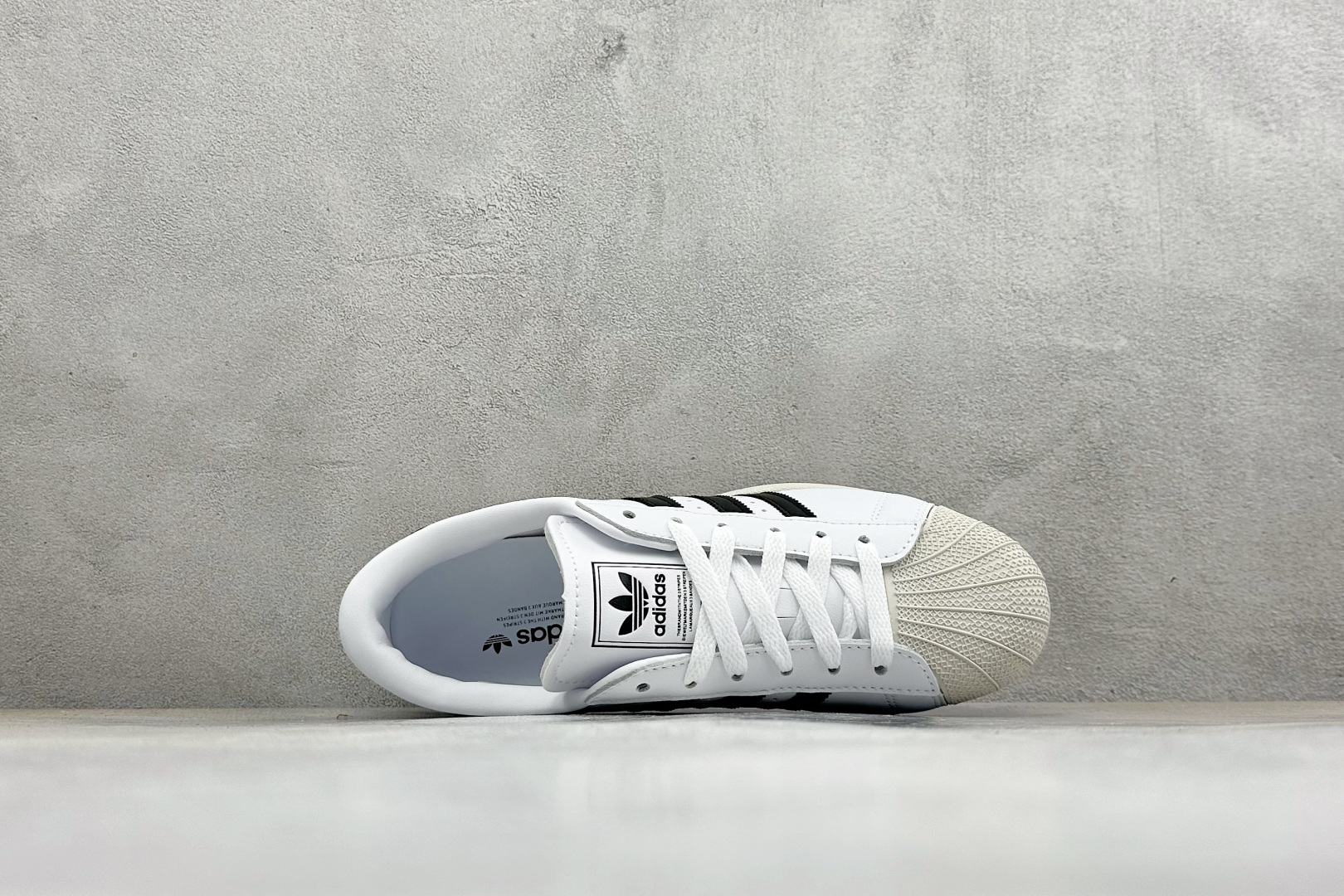 ADIDAS SUPERSTAR LO PRO 三叶草经典薄底贝壳头系列 新款休闲潮流板鞋 鞋面柔软织物材质 标志性的贝 ADIDAS SUPERSTAR LO PRO 三叶草经典薄底贝壳头系列 新款休闲潮流板鞋 鞋面柔软织物材质 标志性的贝