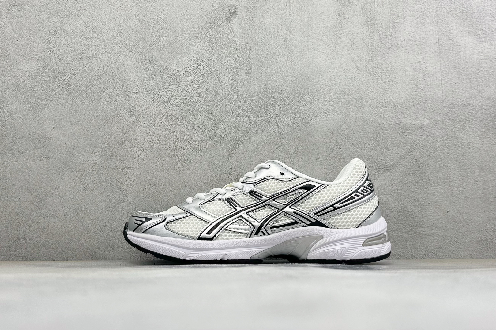 福利特价 YD版ASICS GEL-1130 亚瑟士复古减震透气运动休闲跑鞋 货号: 1201B020-100 福利特价 YD版ASICS GEL-1130 亚瑟士复古减震透气运动休闲跑鞋 货号: 1201B020-100