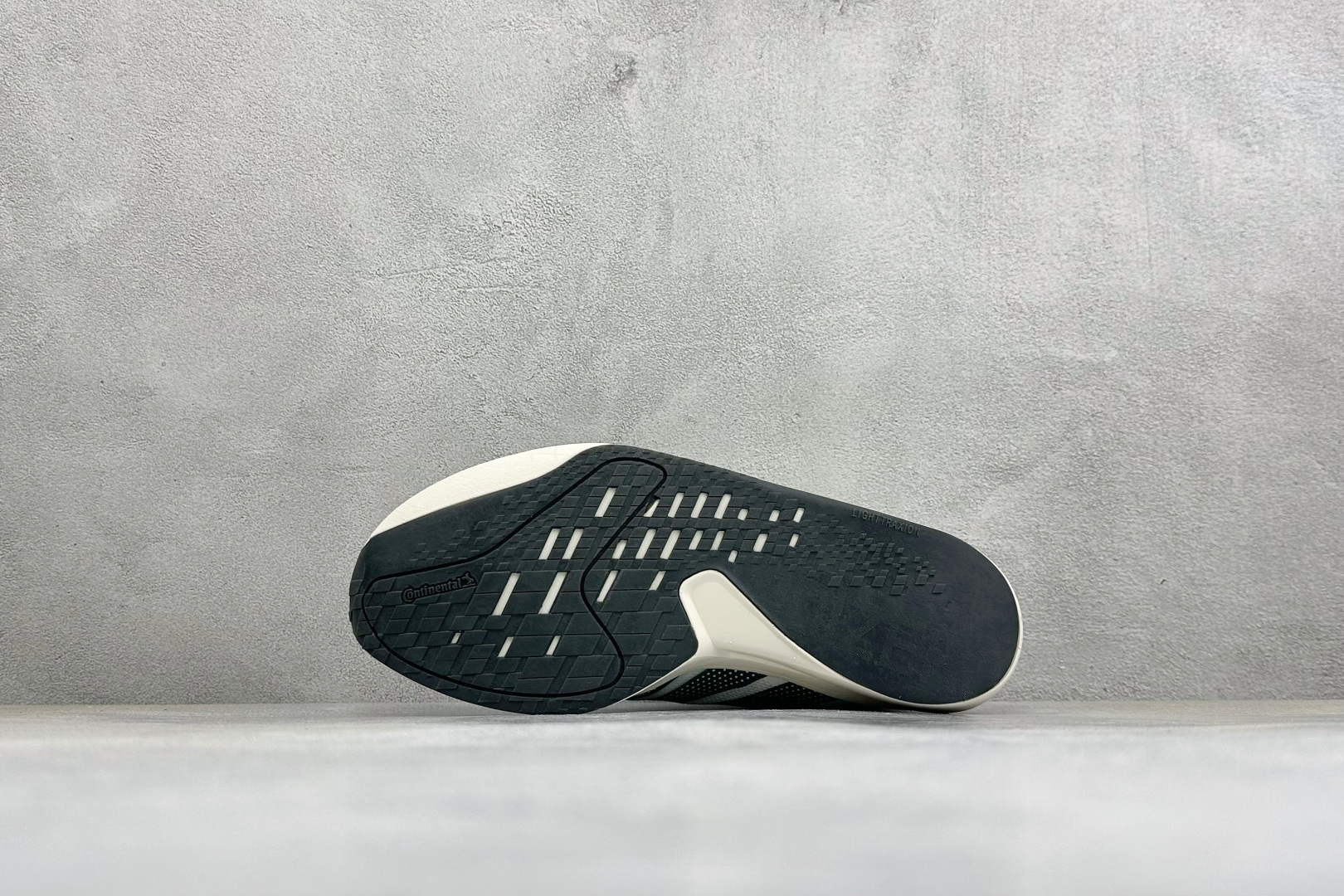 YD版Adidas Adizero Adios 10 阿迪达斯 马拉松飞线贾卡轻质透气休闲运动跑步鞋 采用双层透气网纱 
