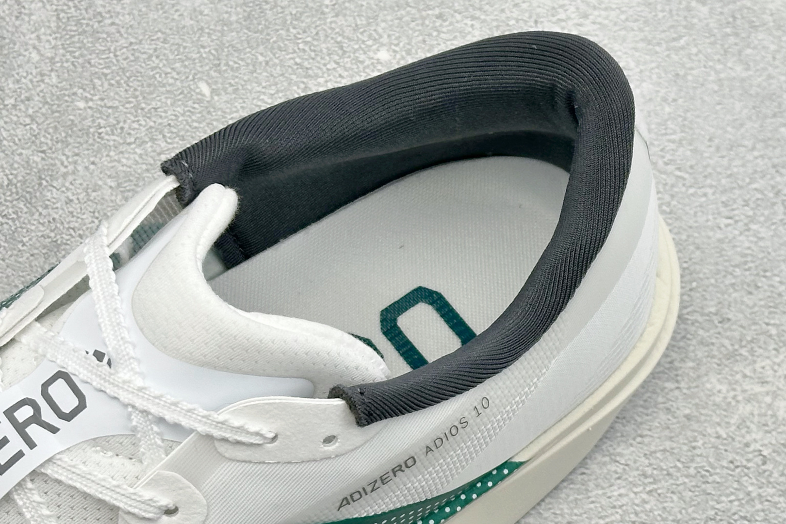 YD版Adidas Adizero Adios 10 阿迪达斯 马拉松飞线贾卡轻质透气休闲运动跑步鞋 采用双层透气网纱 