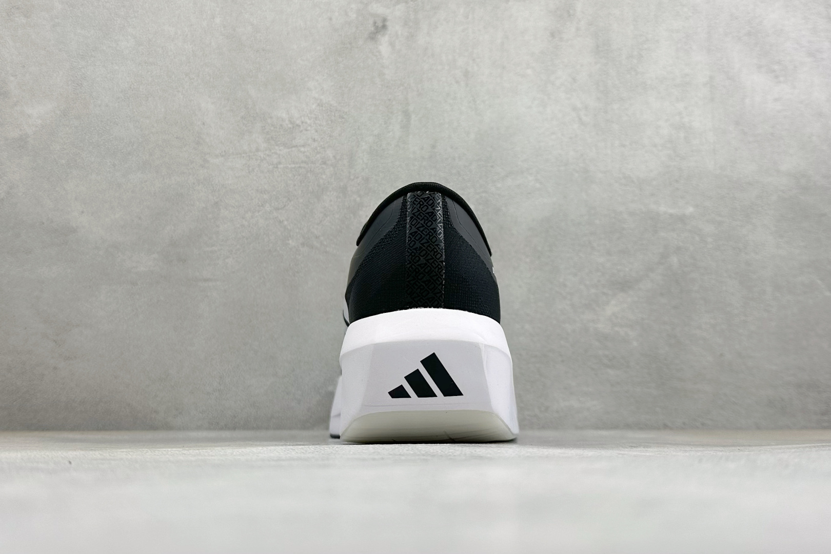 DC版Adidas Adizero Evo SL 2 阿迪超轻透气缓震跑鞋 整体外观造型与adiZero Adios P DC版Adidas Adizero Evo SL 2 阿迪超轻透气缓震跑鞋 整体外观造型与adiZero Adios P