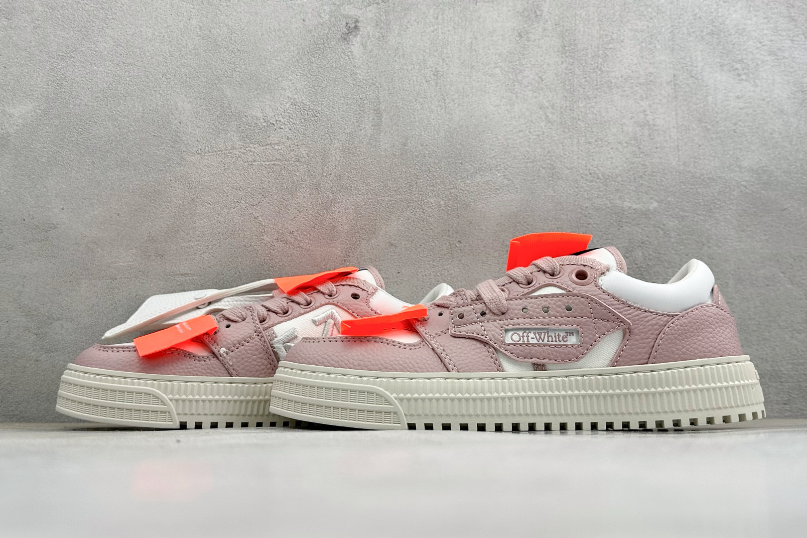 S版OFF- WHITE 3.0 Off Court 小牛皮 圆头系带低帮板鞋 原厂原档开发 外观很有设计感 个性独特 S版OFF- WHITE 3.0 Off Court 小牛皮 圆头系带低帮板鞋 原厂原档开发 外观很有设计感 个性独特