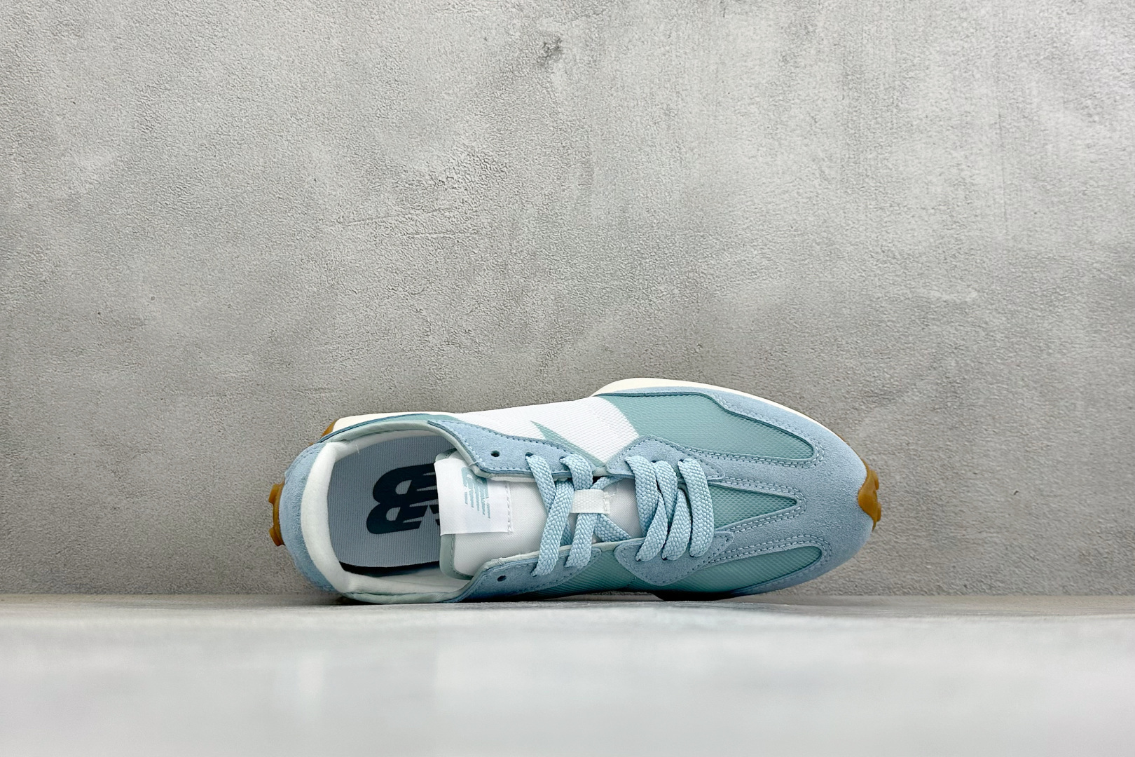 TG福利 New Balance MS327 复古休闲运动慢跑鞋 以更纯粹的复古风格设计打造的全新造型 侧身还以解构设计