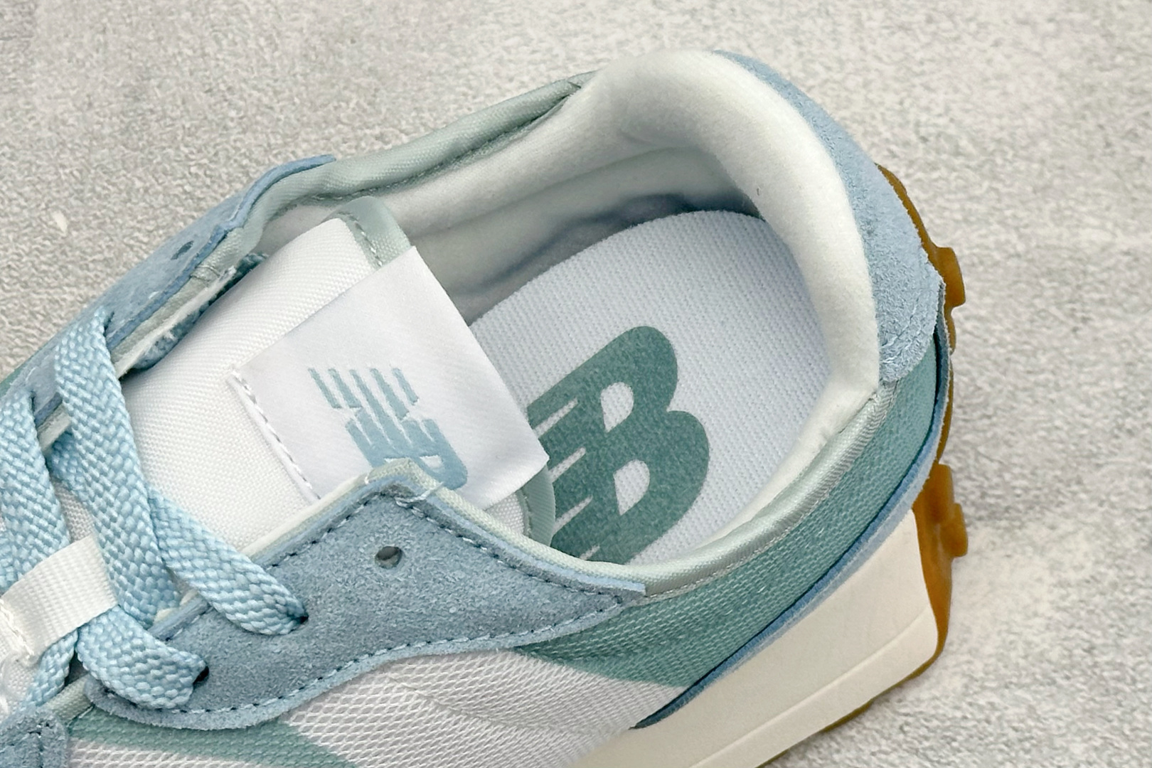 TG福利 New Balance MS327 复古休闲运动慢跑鞋 以更纯粹的复古风格设计打造的全新造型 侧身还以解构设计