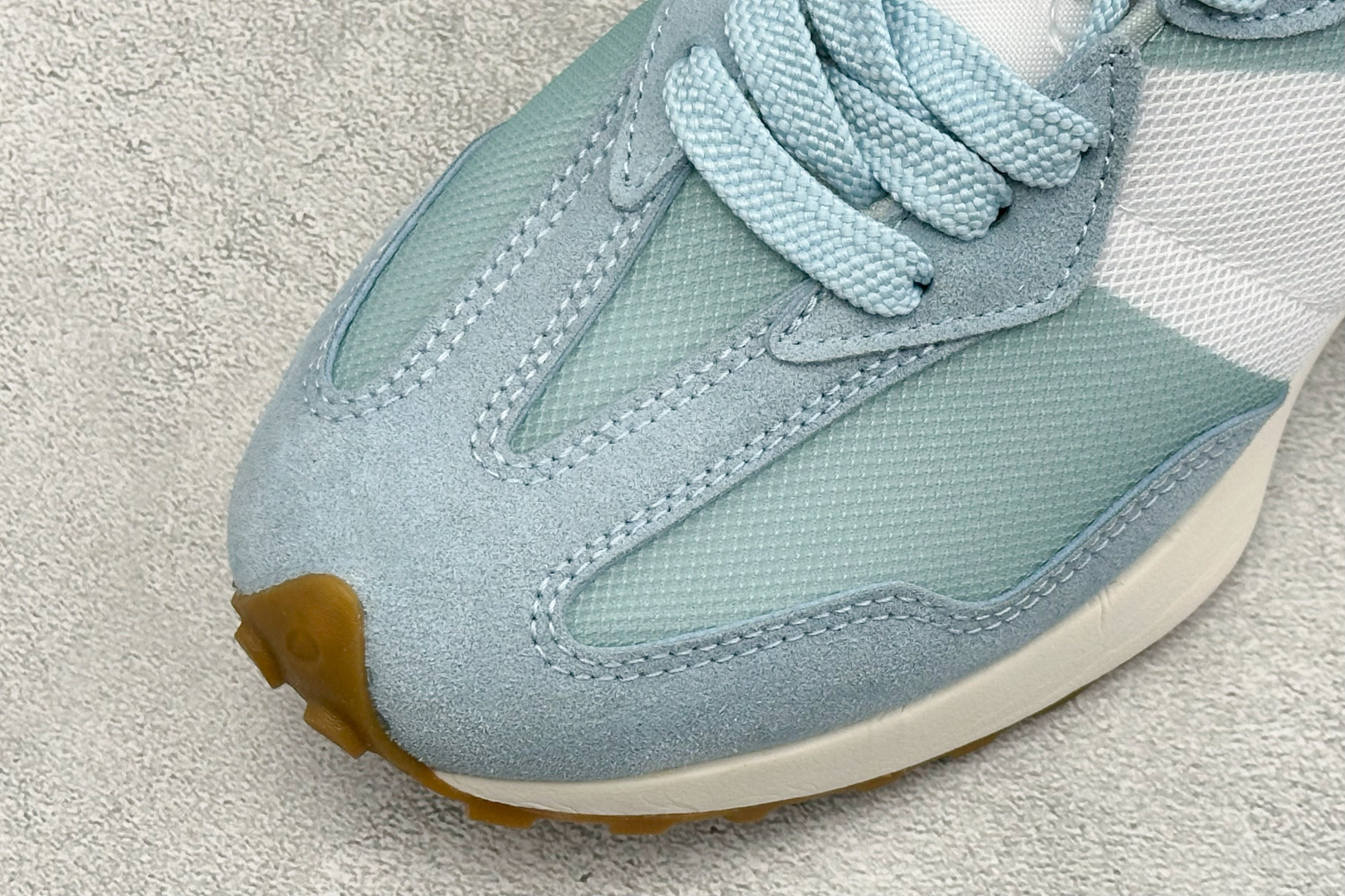 TG福利 New Balance MS327 复古休闲运动慢跑鞋 以更纯粹的复古风格设计打造的全新造型 侧身还以解构设计