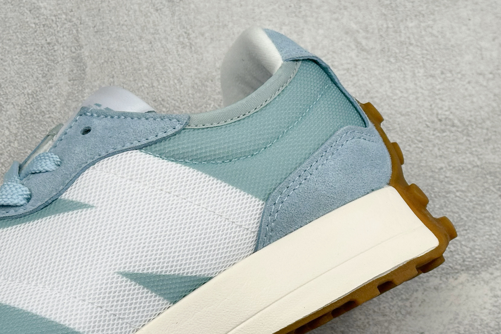 TG福利 New Balance MS327 复古休闲运动慢跑鞋 以更纯粹的复古风格设计打造的全新造型 侧身还以解构设计