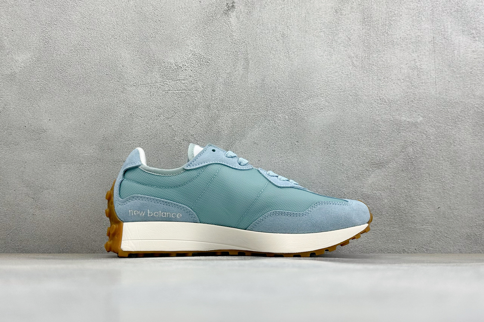 TG福利 New Balance MS327 复古休闲运动慢跑鞋 以更纯粹的复古风格设计打造的全新造型 侧身还以解构设计