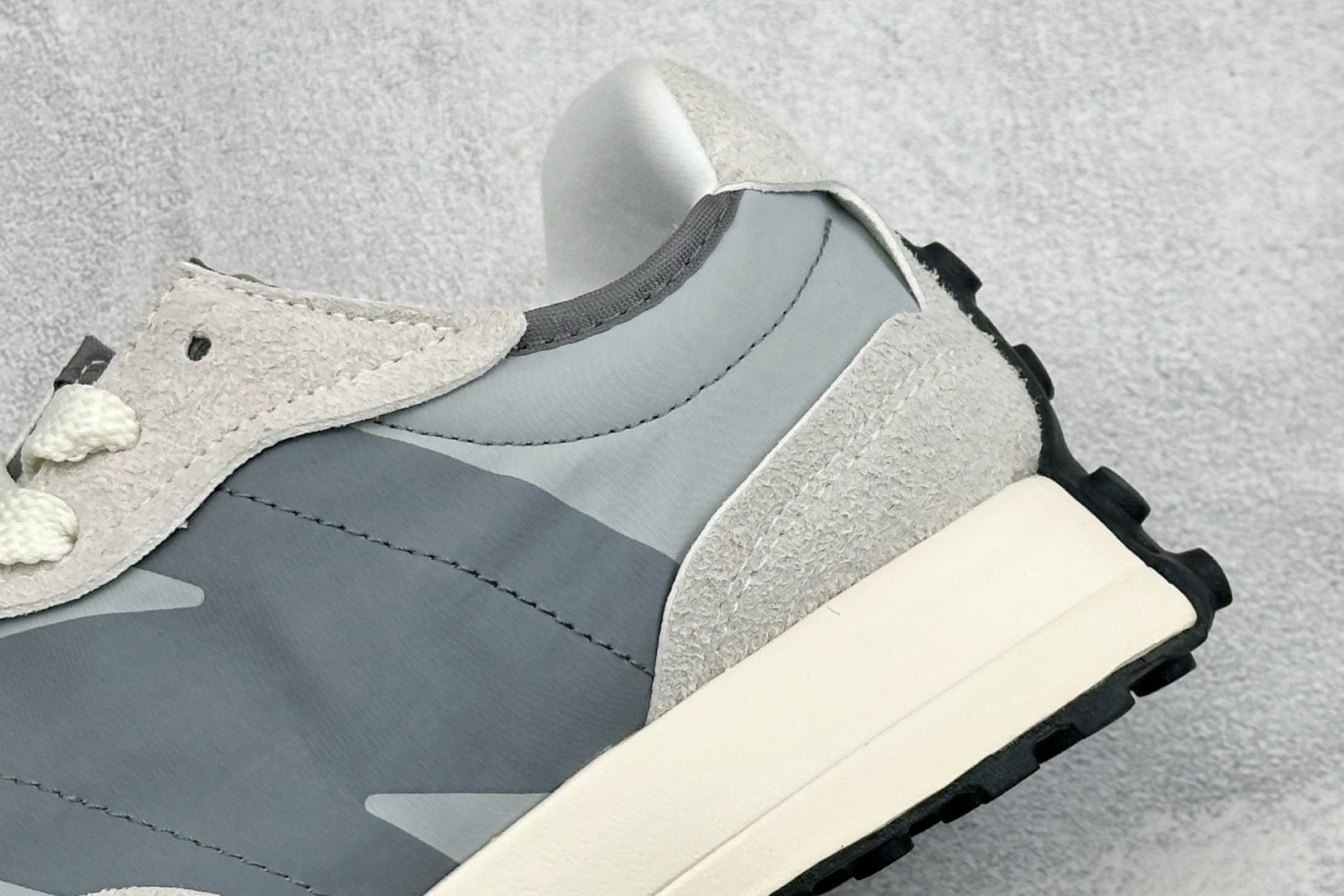 TG福利 New Balance MS327 复古休闲运动慢跑鞋 以更纯粹的复古风格设计打造的全新造型 侧身还以解构设计 TG福利 New Balance MS327 复古休闲运动慢跑鞋 以更纯粹的复古风格设计打造的全新造型 侧身还以解构设计