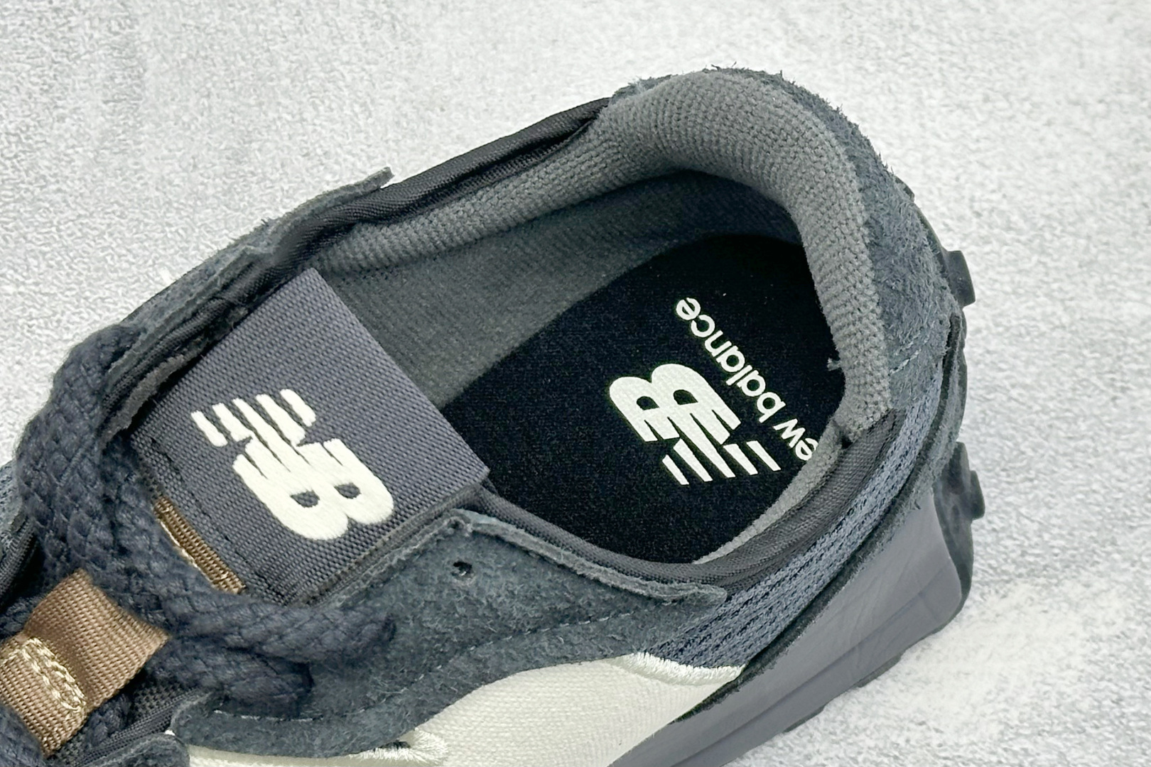 TG福利 New Balance MS327 复古休闲运动慢跑鞋 以更纯粹的复古风格设计打造的全新造型 侧身还以解构设计 TG福利 New Balance MS327 复古休闲运动慢跑鞋 以更纯粹的复古风格设计打造的全新造型 侧身还以解构设计