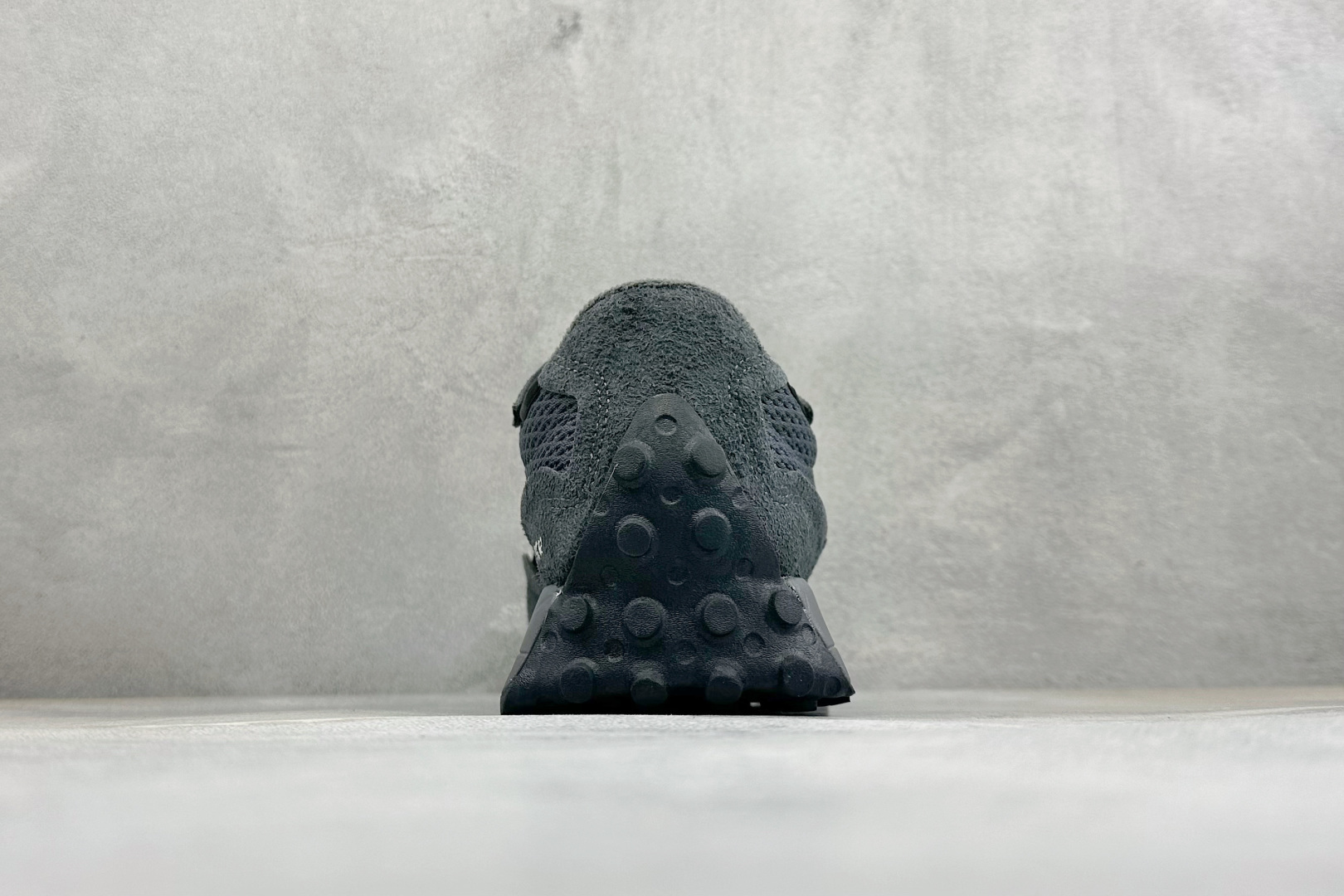 TG福利 New Balance MS327 复古休闲运动慢跑鞋 以更纯粹的复古风格设计打造的全新造型 侧身还以解构设计 TG福利 New Balance MS327 复古休闲运动慢跑鞋 以更纯粹的复古风格设计打造的全新造型 侧身还以解构设计