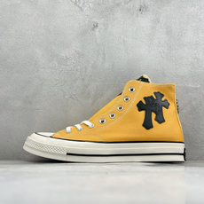 Chrome Hearts x Converse 1970s 克罗心联名 复古银饰休闲帆布鞋 采用经典70s鞋型为基底 Chrome Hearts x Converse 1970s 克罗心联名 复古银饰休闲帆布鞋 采用经典70s鞋型为基底