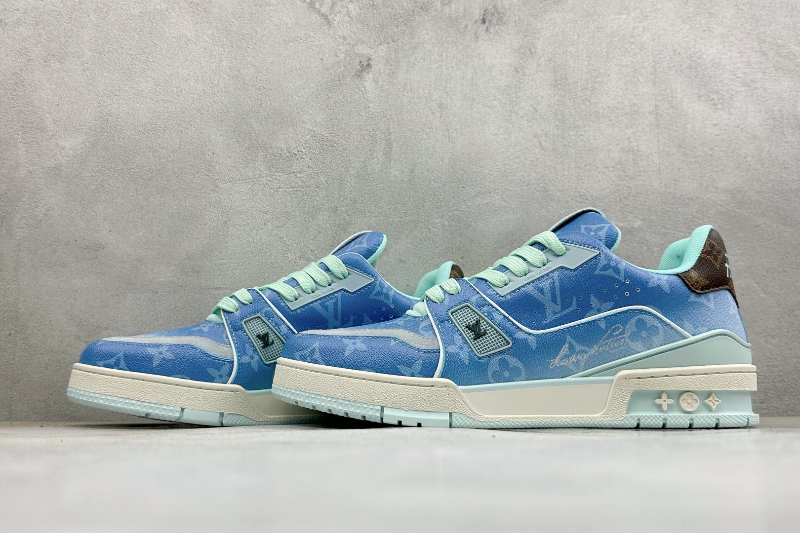 Louis Vuitton 路易威登 LV Trainer 低帮休闲板鞋 全新版本 原版购入 历时两个月调试开发打造 Z