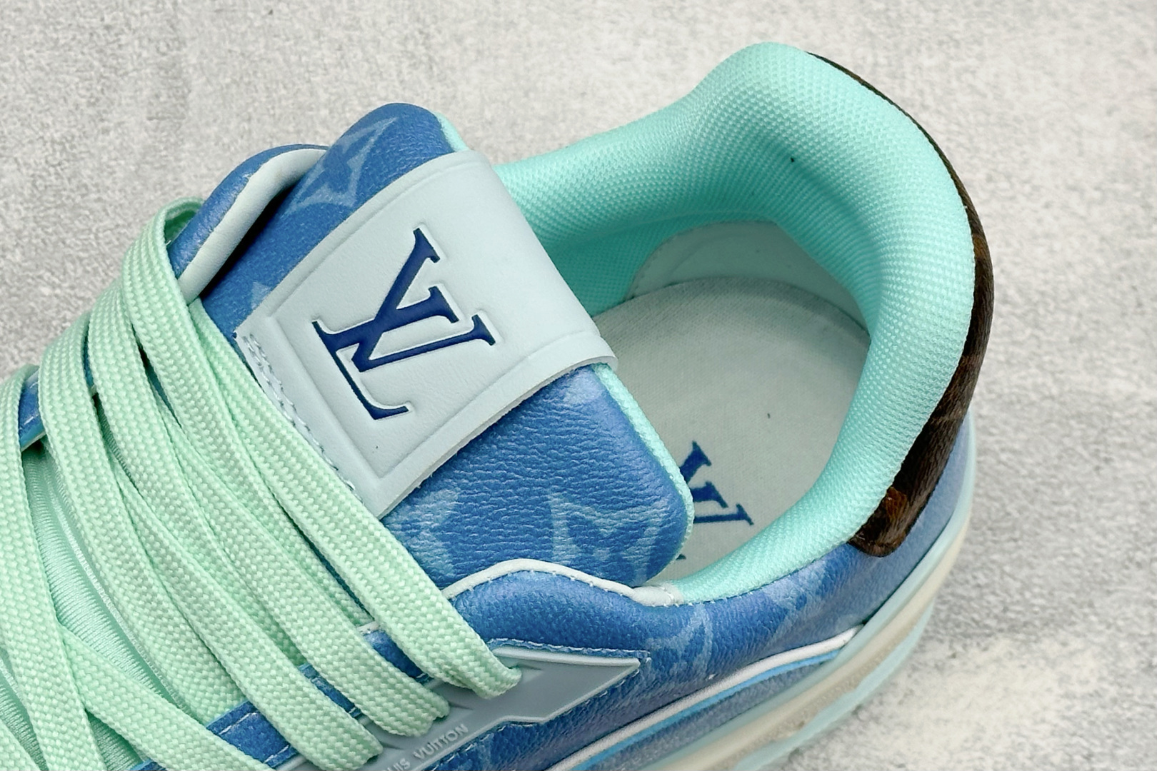 Louis Vuitton 路易威登 LV Trainer 低帮休闲板鞋 全新版本 原版购入 历时两个月调试开发打造 Z