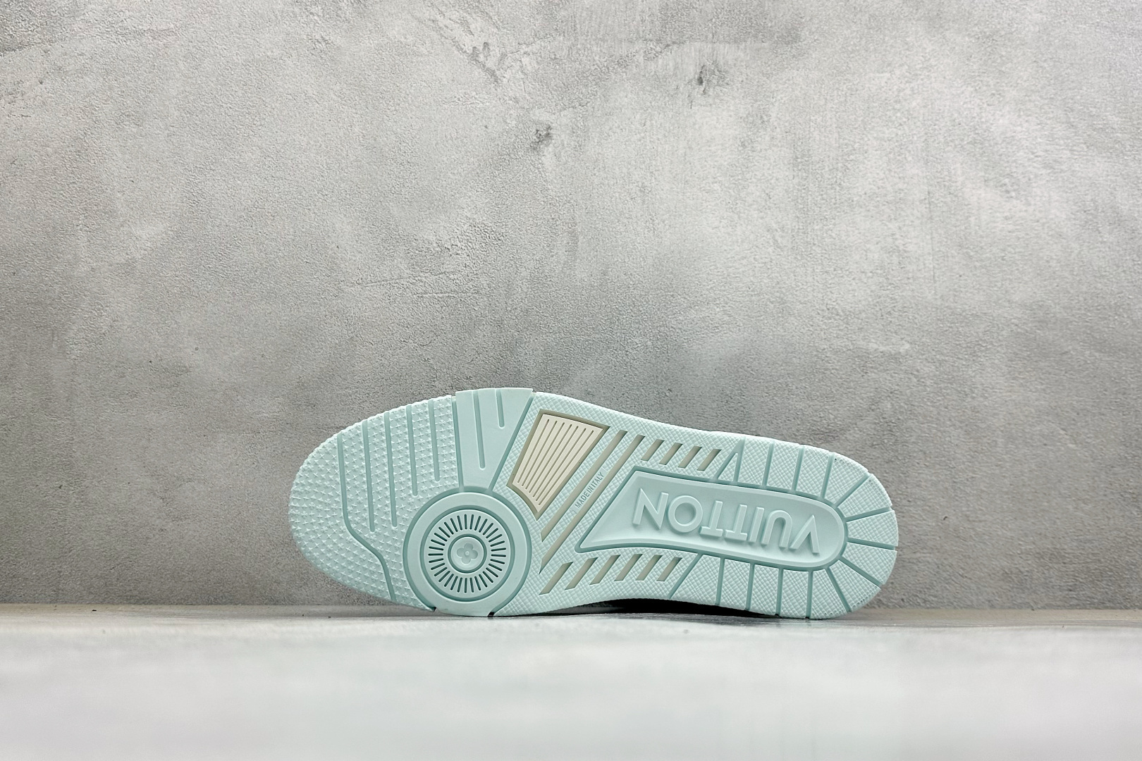 Louis Vuitton 路易威登 LV Trainer 低帮休闲板鞋 全新版本 原版购入 历时两个月调试开发打造 Z