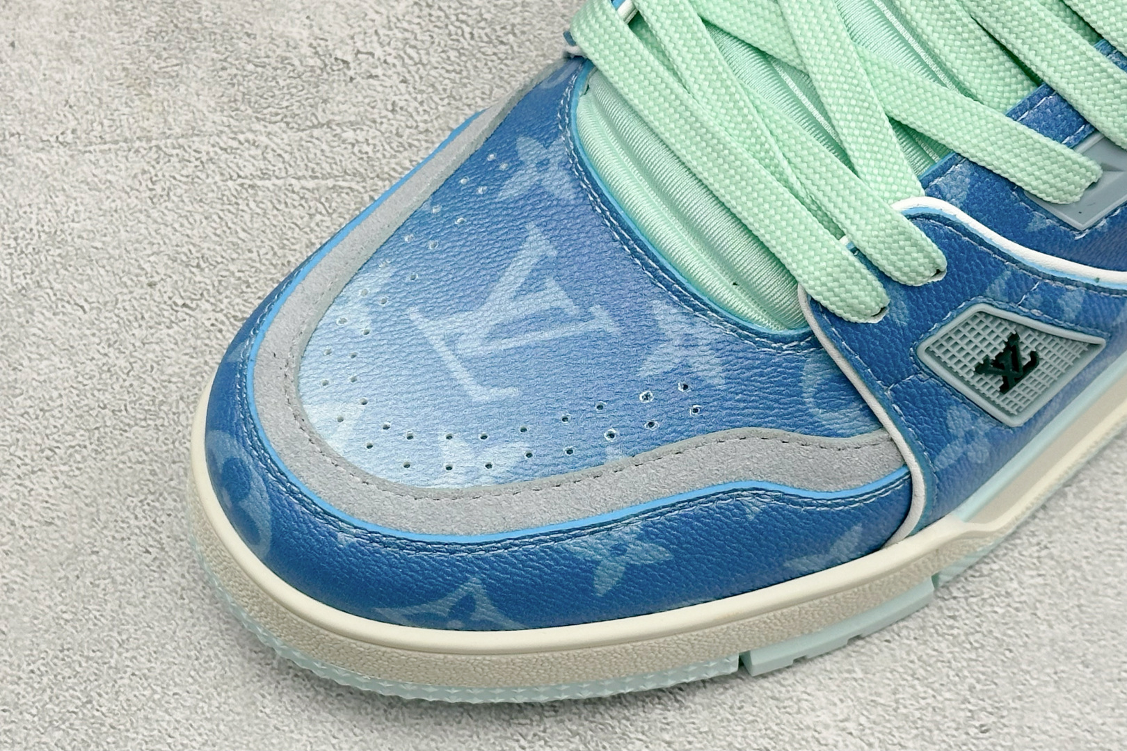Louis Vuitton 路易威登 LV Trainer 低帮休闲板鞋 全新版本 原版购入 历时两个月调试开发打造 Z