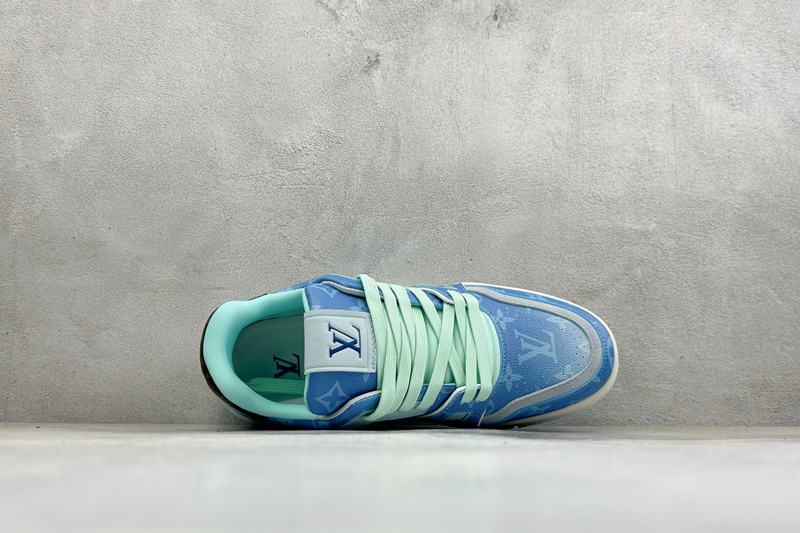 Louis Vuitton 路易威登 LV Trainer 低帮休闲板鞋 全新版本 原版购入 历时两个月调试开发打造 Z