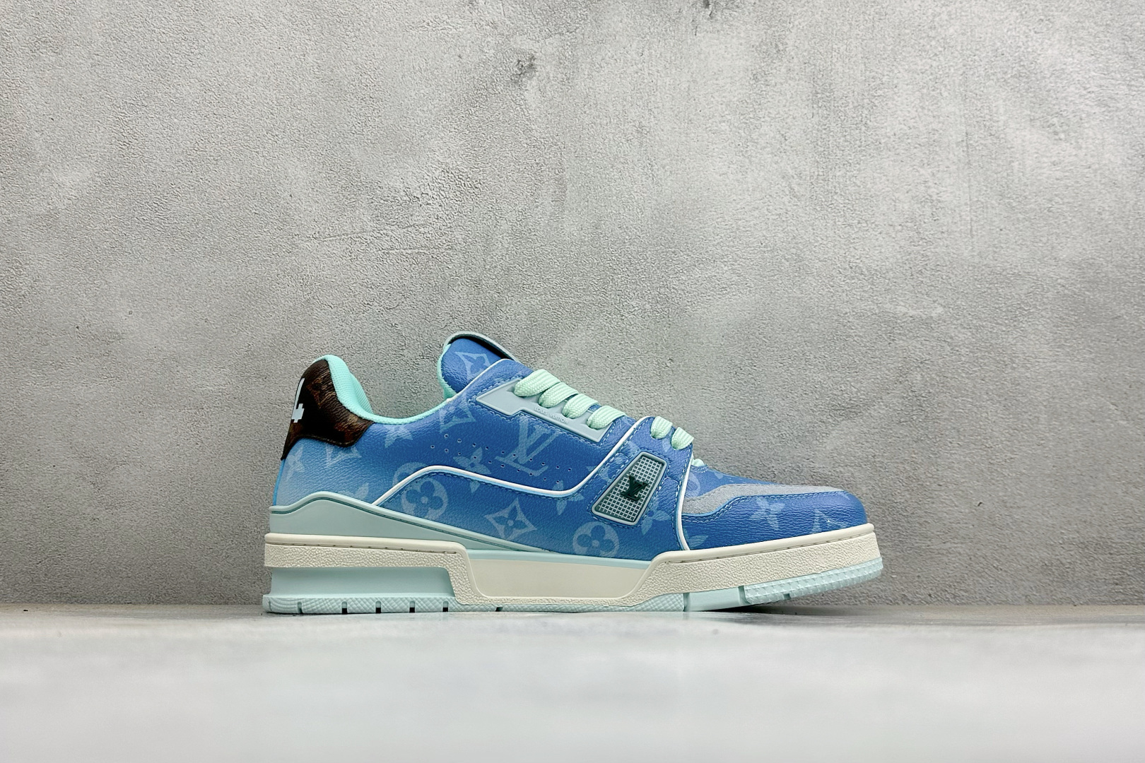 Louis Vuitton 路易威登 LV Trainer 低帮休闲板鞋 全新版本 原版购入 历时两个月调试开发打造 Z