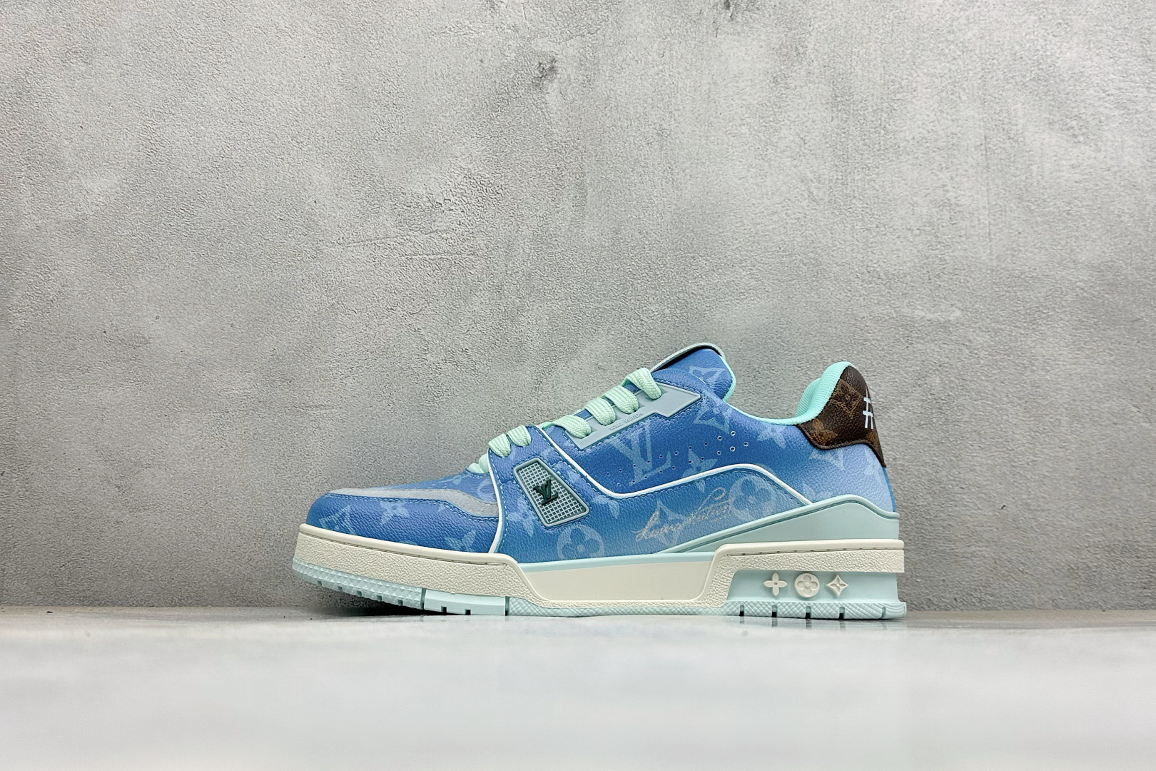 Louis Vuitton 路易威登 LV Trainer 低帮休闲板鞋 全新版本 原版购入 历时两个月调试开发打造 Z