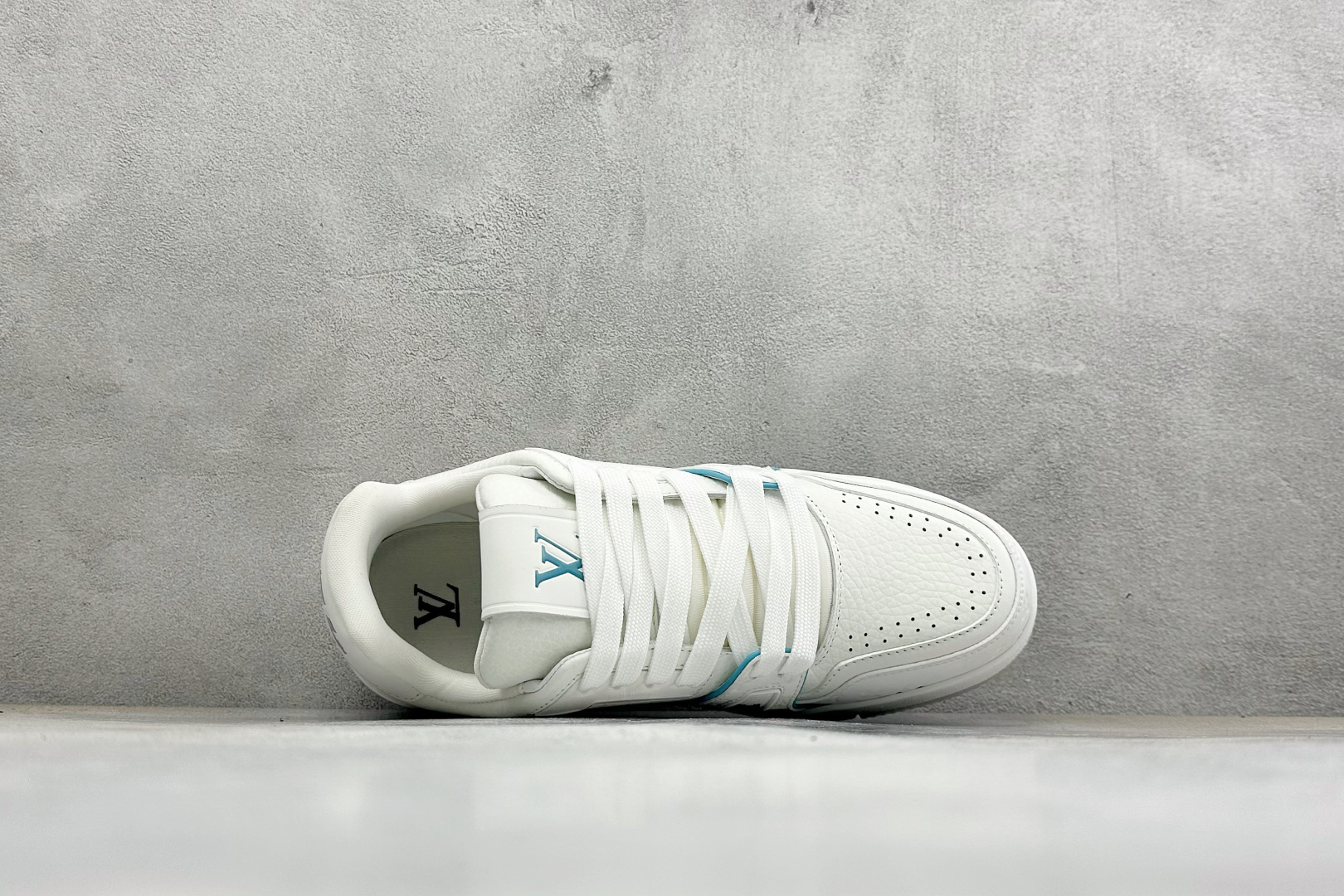Louis Vuitton 路易威登 LV Trainer 低帮休闲板鞋 全新版本 原版购入 历时两个月调试开发打造 Z Louis Vuitton 路易威登 LV Trainer 低帮休闲板鞋 全新版本 原版购入 历时两个月调试开发打造 Z