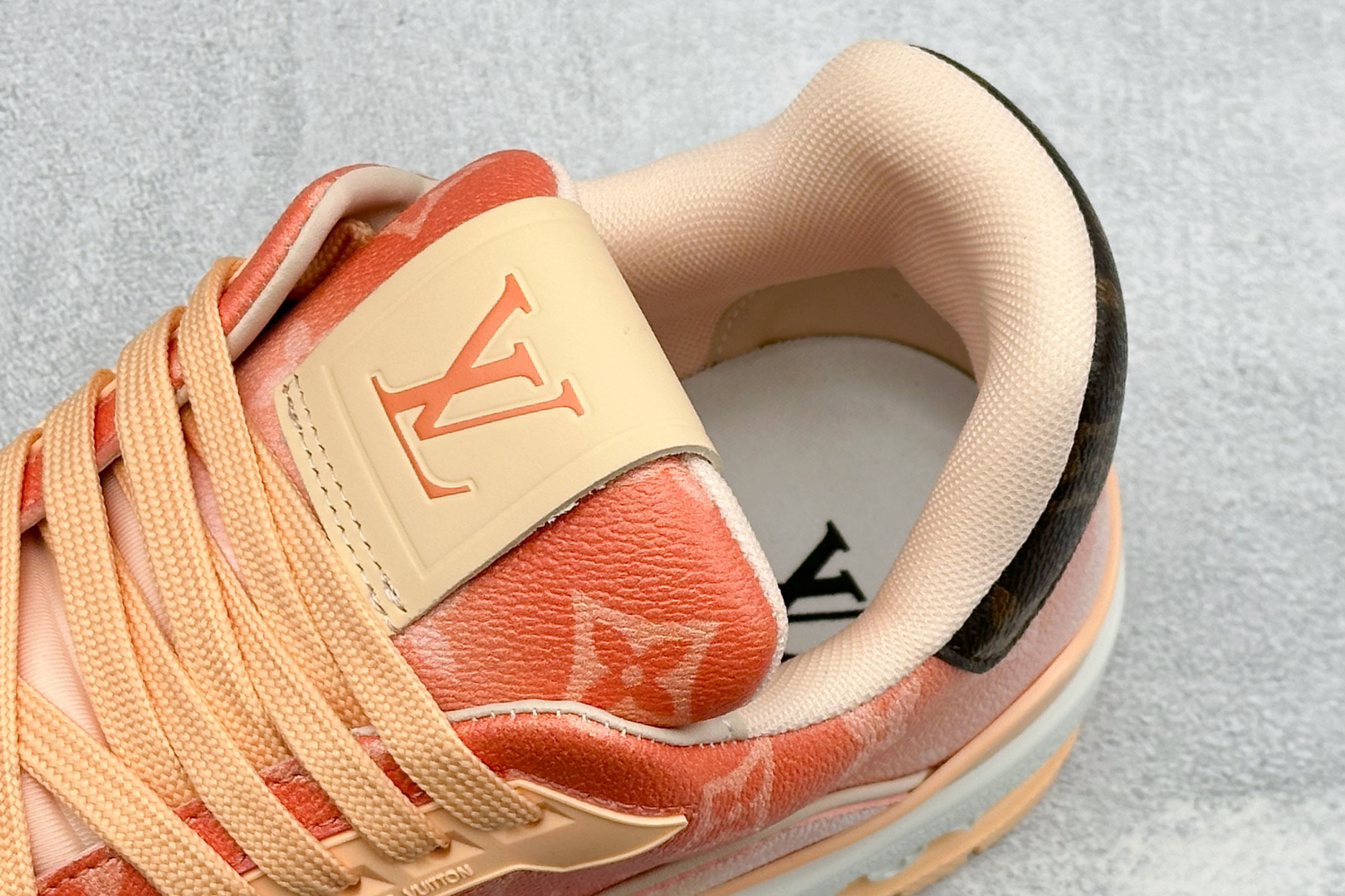 Louis Vuitton 路易威登 LV Trainer 低帮休闲板鞋 全新版本 原版购入 历时两个月调试开发打造 Z