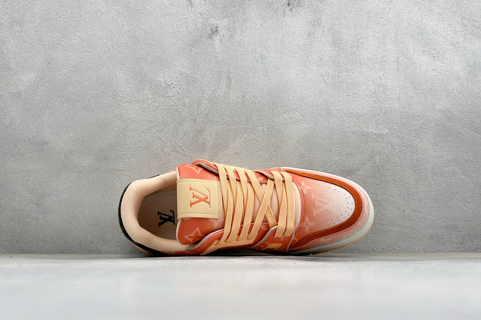 Louis Vuitton 路易威登 LV Trainer 低帮休闲板鞋 全新版本 原版购入 历时两个月调试开发打造 Z