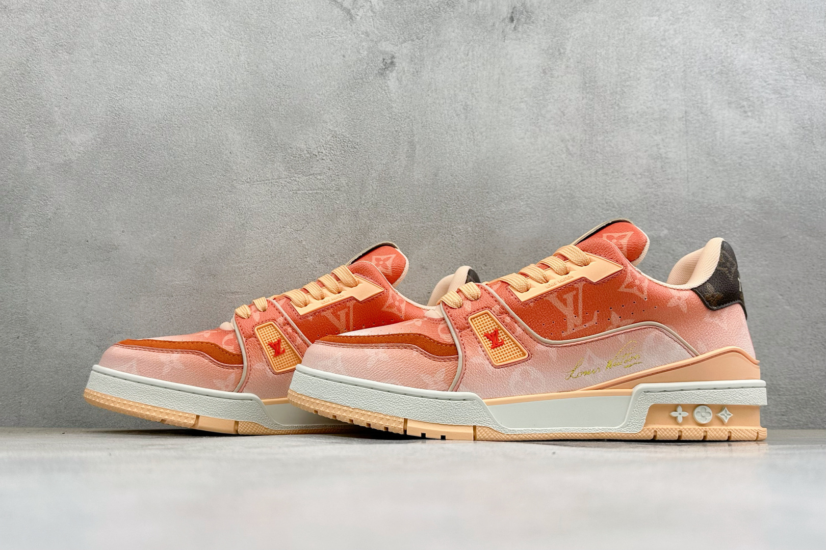 Louis Vuitton 路易威登 LV Trainer 低帮休闲板鞋 全新版本 原版购入 历时两个月调试开发打造 Z