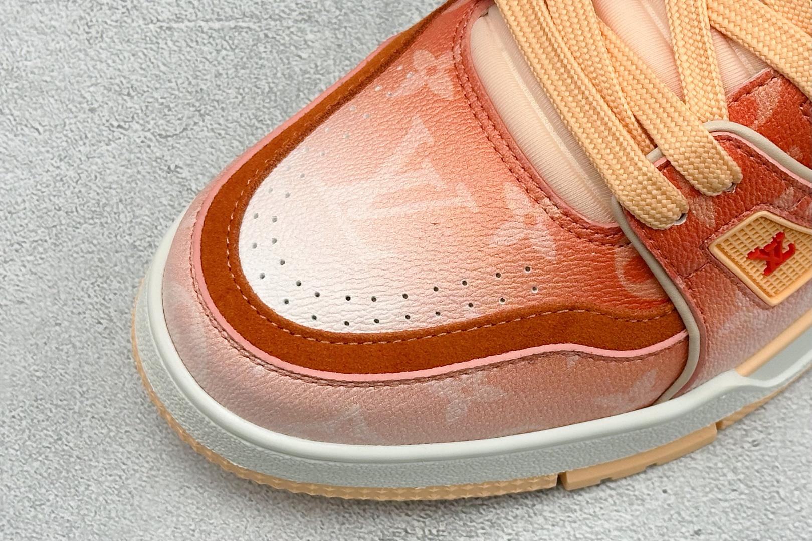 Louis Vuitton 路易威登 LV Trainer 低帮休闲板鞋 全新版本 原版购入 历时两个月调试开发打造 Z