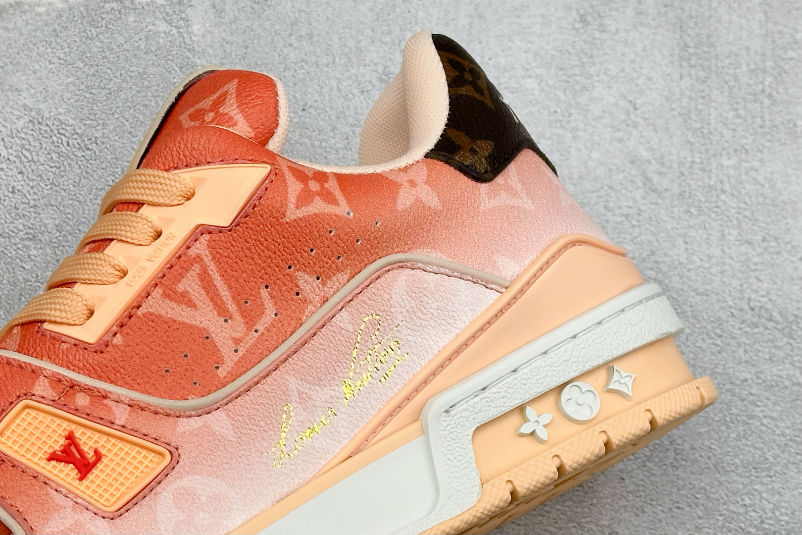 Louis Vuitton 路易威登 LV Trainer 低帮休闲板鞋 全新版本 原版购入 历时两个月调试开发打造 Z