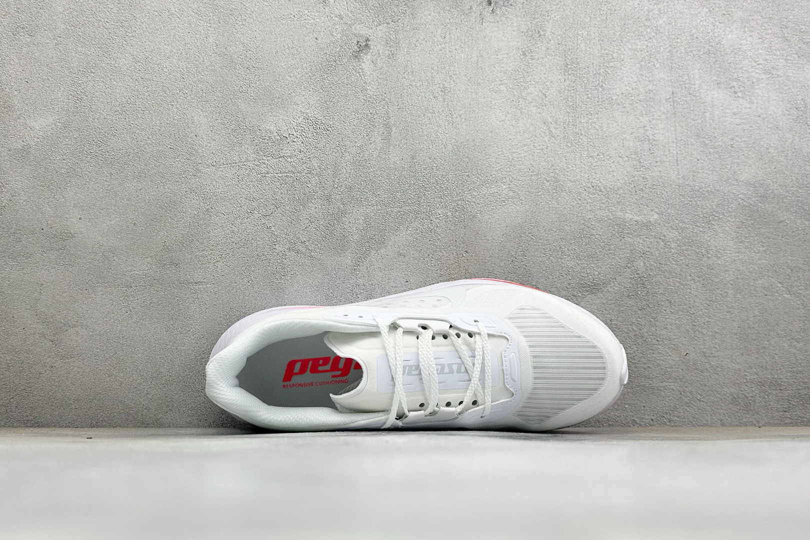 NIKE AIR ZOOM PEGASUS 42 减震防滑耐磨透气 低帮跑步鞋 兼顾迅疾外观和稳固脚感 后跟覆面和中足动 NIKE AIR ZOOM PEGASUS 42 减震防滑耐磨透气 低帮跑步鞋 兼顾迅疾外观和稳固脚感 后跟覆面和中足动