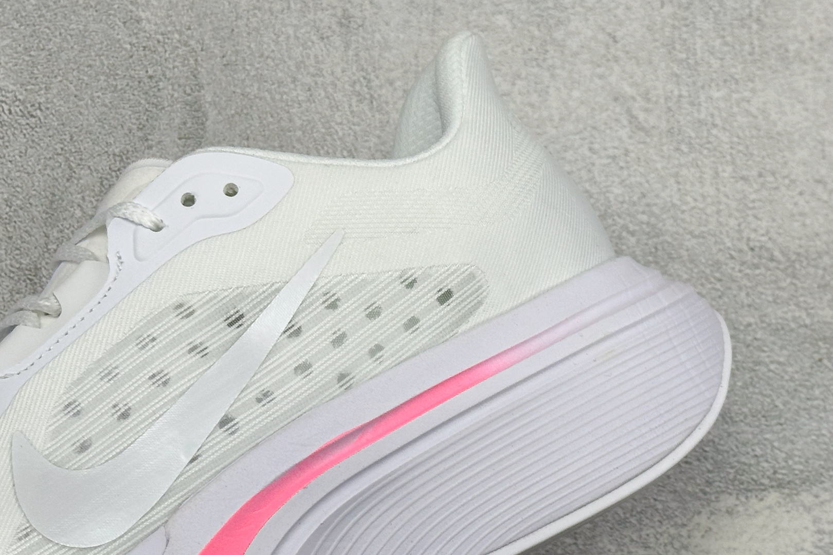 NIKE AIR ZOOM PEGASUS 42 减震防滑耐磨透气 低帮跑步鞋 兼顾迅疾外观和稳固脚感 后跟覆面和中足动 NIKE AIR ZOOM PEGASUS 42 减震防滑耐磨透气 低帮跑步鞋 兼顾迅疾外观和稳固脚感 后跟覆面和中足动