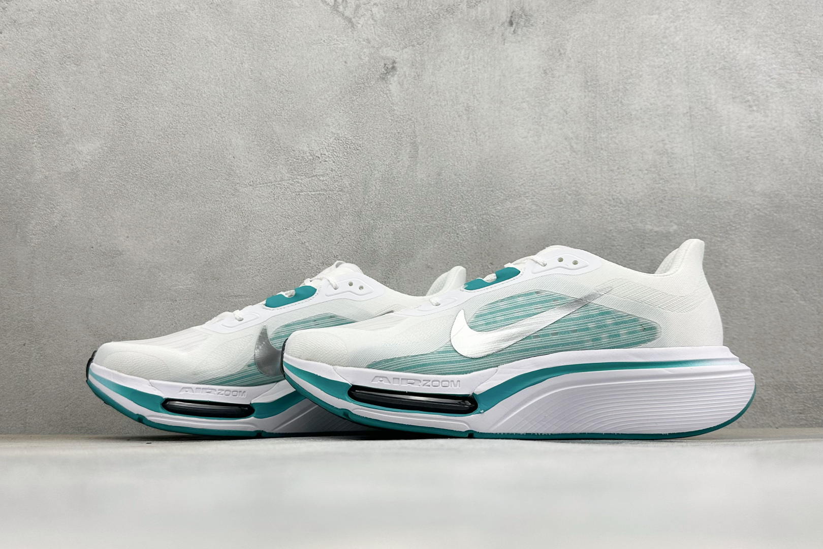 NIKE AIR ZOOM PEGASUS 42 减震防滑耐磨透气 低帮跑步鞋 兼顾迅疾外观和稳固脚感 后跟覆面和中足动