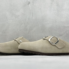 Birkenstock 勃肯凉鞋系列 #采用质地柔软牛皮绒面革植入羊羔毛鞋垫和里衬材质 中底搭载缓震软木橡胶 外置EVA Birkenstock 勃肯凉鞋系列 #采用质地柔软牛皮绒面革植入羊羔毛鞋垫和里衬材质 中底搭载缓震软木橡胶 外置EVA