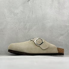 Birkenstock 勃肯凉鞋系列 #采用质地柔软牛皮绒面革植入羊羔毛鞋垫和里衬材质 中底搭载缓震软木橡胶 外置EVA Birkenstock 勃肯凉鞋系列 #采用质地柔软牛皮绒面革植入羊羔毛鞋垫和里衬材质 中底搭载缓震软木橡胶 外置EVA