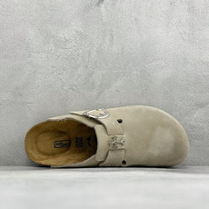Birkenstock 勃肯凉鞋系列 #采用质地柔软牛皮绒面革植入羊羔毛鞋垫和里衬材质 中底搭载缓震软木橡胶 外置EVA Birkenstock 勃肯凉鞋系列 #采用质地柔软牛皮绒面革植入羊羔毛鞋垫和里衬材质 中底搭载缓震软木橡胶 外置EVA