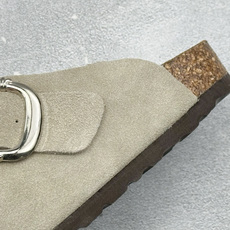 Birkenstock 勃肯凉鞋系列 #采用质地柔软牛皮绒面革植入羊羔毛鞋垫和里衬材质 中底搭载缓震软木橡胶 外置EVA Birkenstock 勃肯凉鞋系列 #采用质地柔软牛皮绒面革植入羊羔毛鞋垫和里衬材质 中底搭载缓震软木橡胶 外置EVA